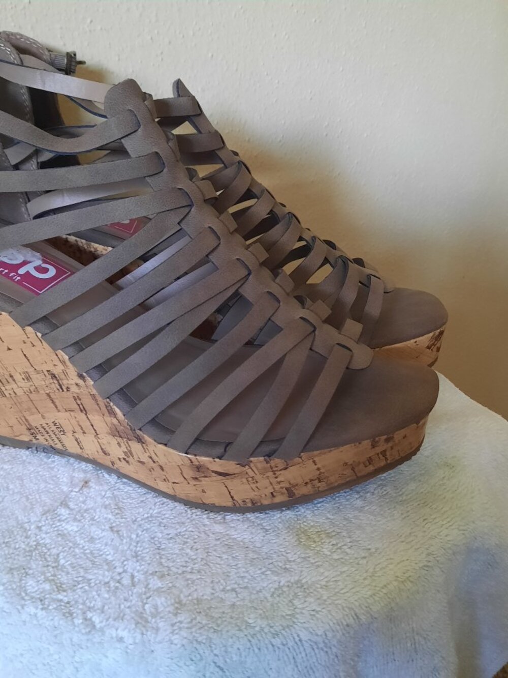 NWOT - Chunky Wood Platform Strappy Sandals - 4" Heel